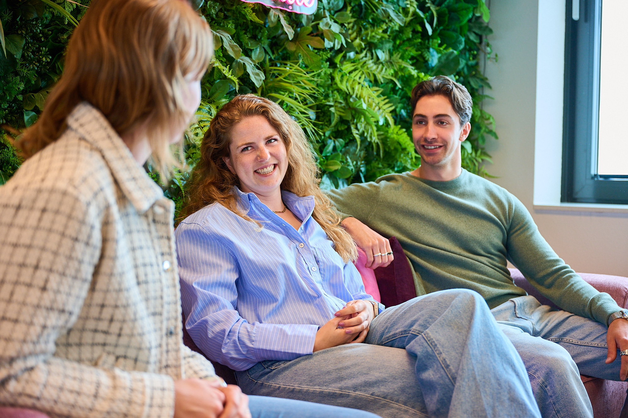 Collega's in gesprek over AI in tenders